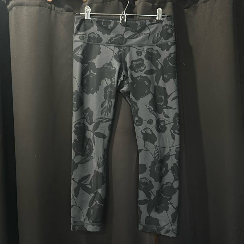LuluLemon black on black flower crops